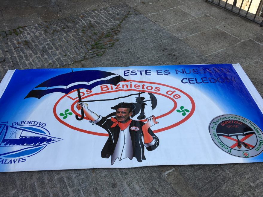 FOTOS: Blusas y Neskak de Federación presentan sus pancartas