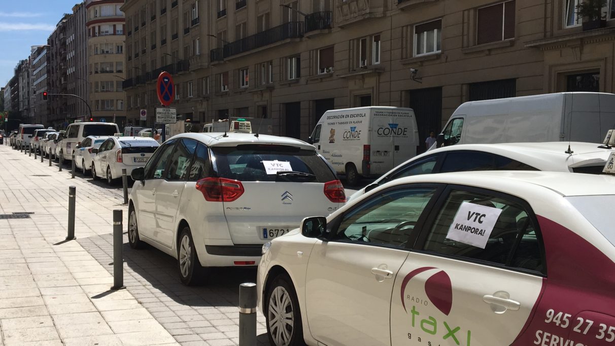 La carrera de un taxi en Vitoria es la segunda más cara de España, según  Facua
