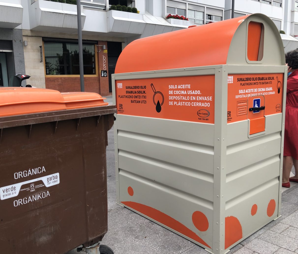 Los contenedores de reciclaje de aceite ya están en Vitoria-Gasteiz