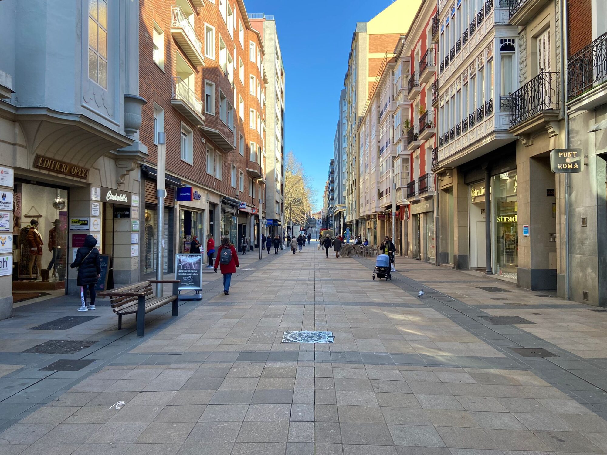 Fueros: la calle con más vida comercial del centro de Vitoria-Gasteiz