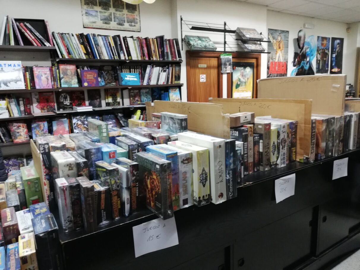 Librería Ronin, referente friki en Vitoria, cierra tras casi tres décadas