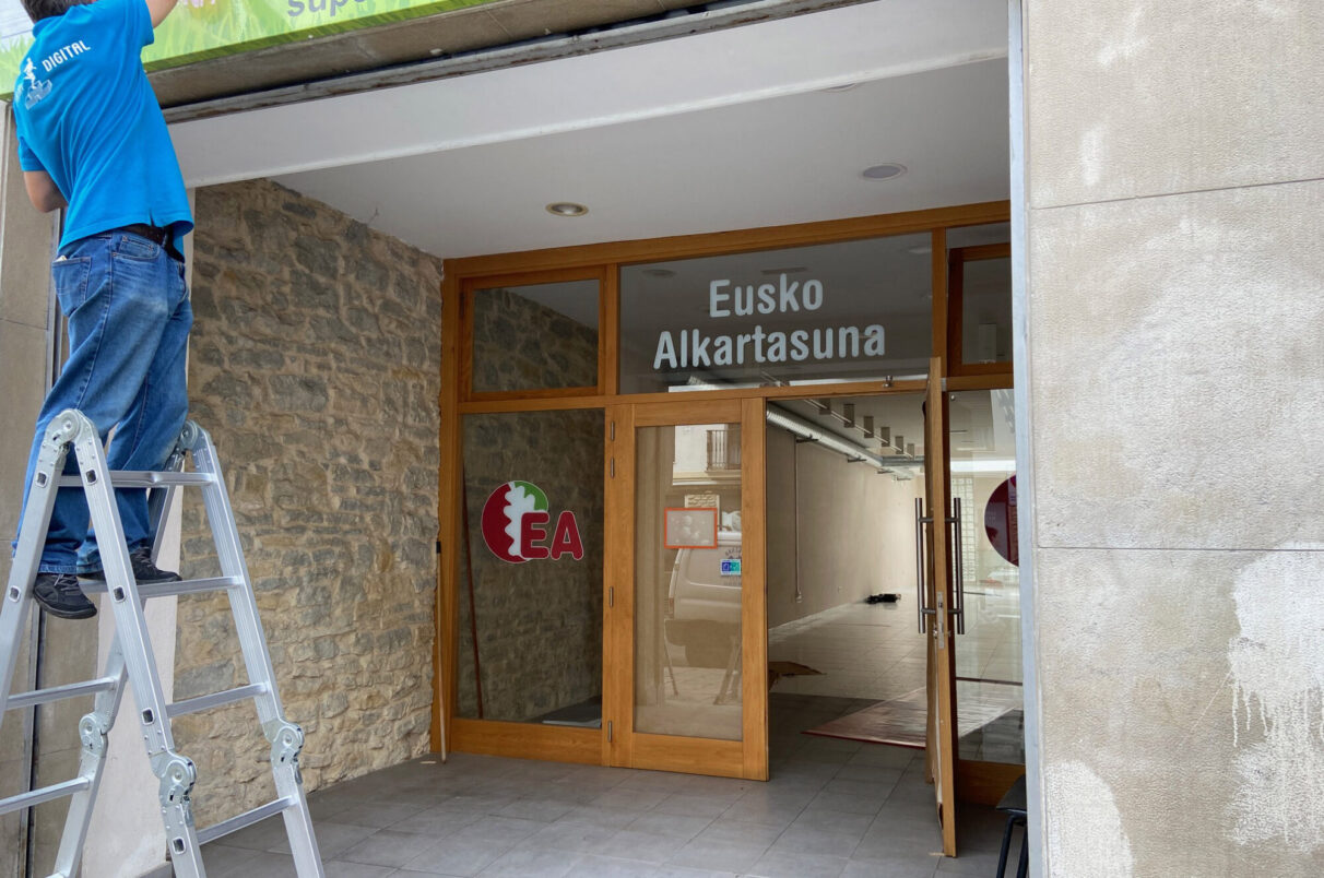 Eusko Alkartasuna estrena sede en el Casco tras abandonar el Alkartetxe